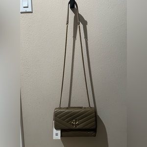 TORY BURCH KIRA CHEVRON SMALL
CONVERTIBLE SHOULDER/CROSSBODY BAG